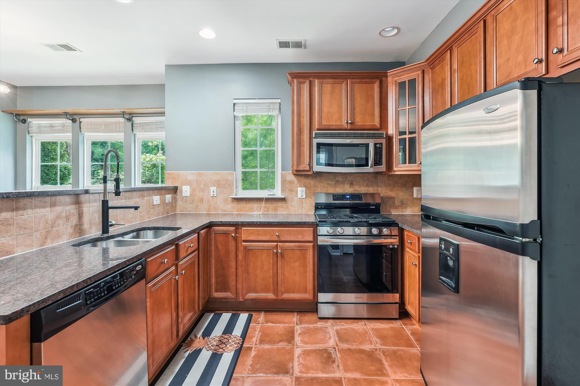 THE TOWNES AT VILLAGE PLACE - Residential