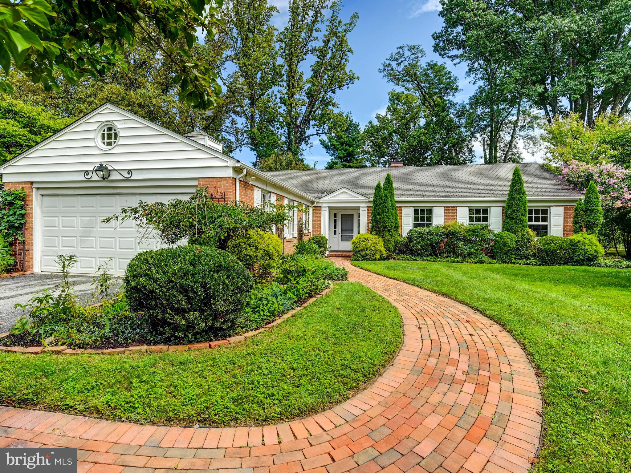 6009 HUNT CLUB LANE