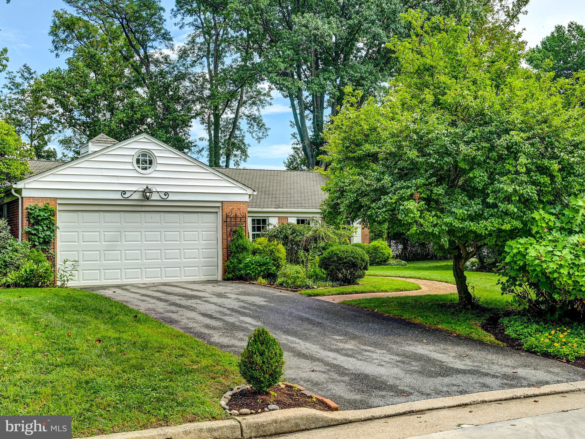 6009 HUNT CLUB LANE