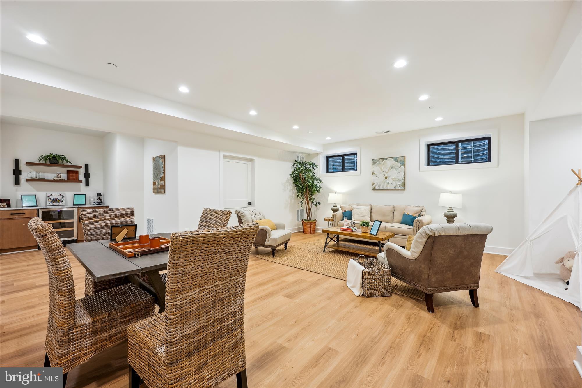 HENDRY ESTATES - Residential