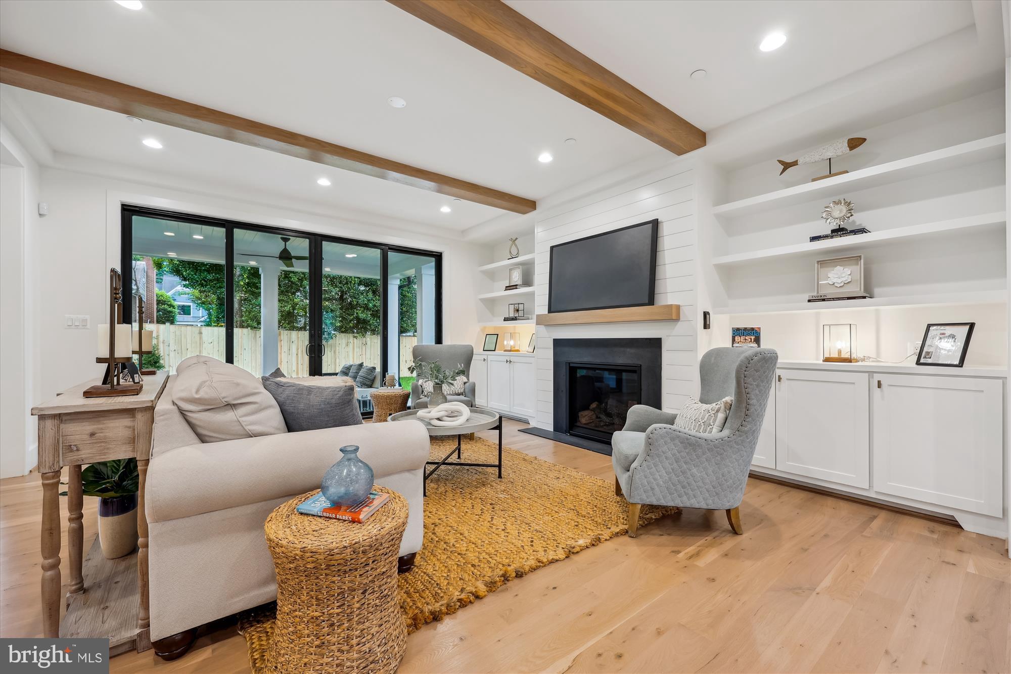 HENDRY ESTATES - Residential