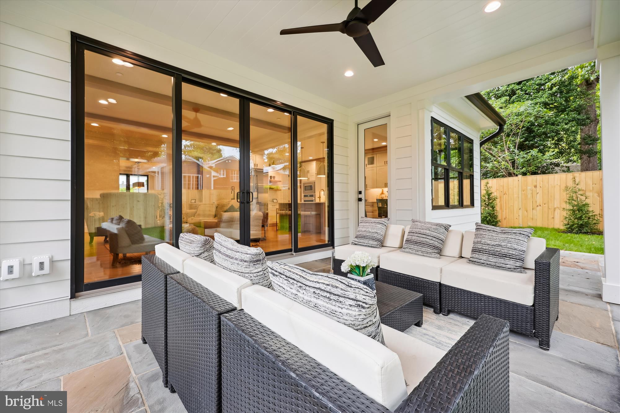 HENDRY ESTATES - Residential