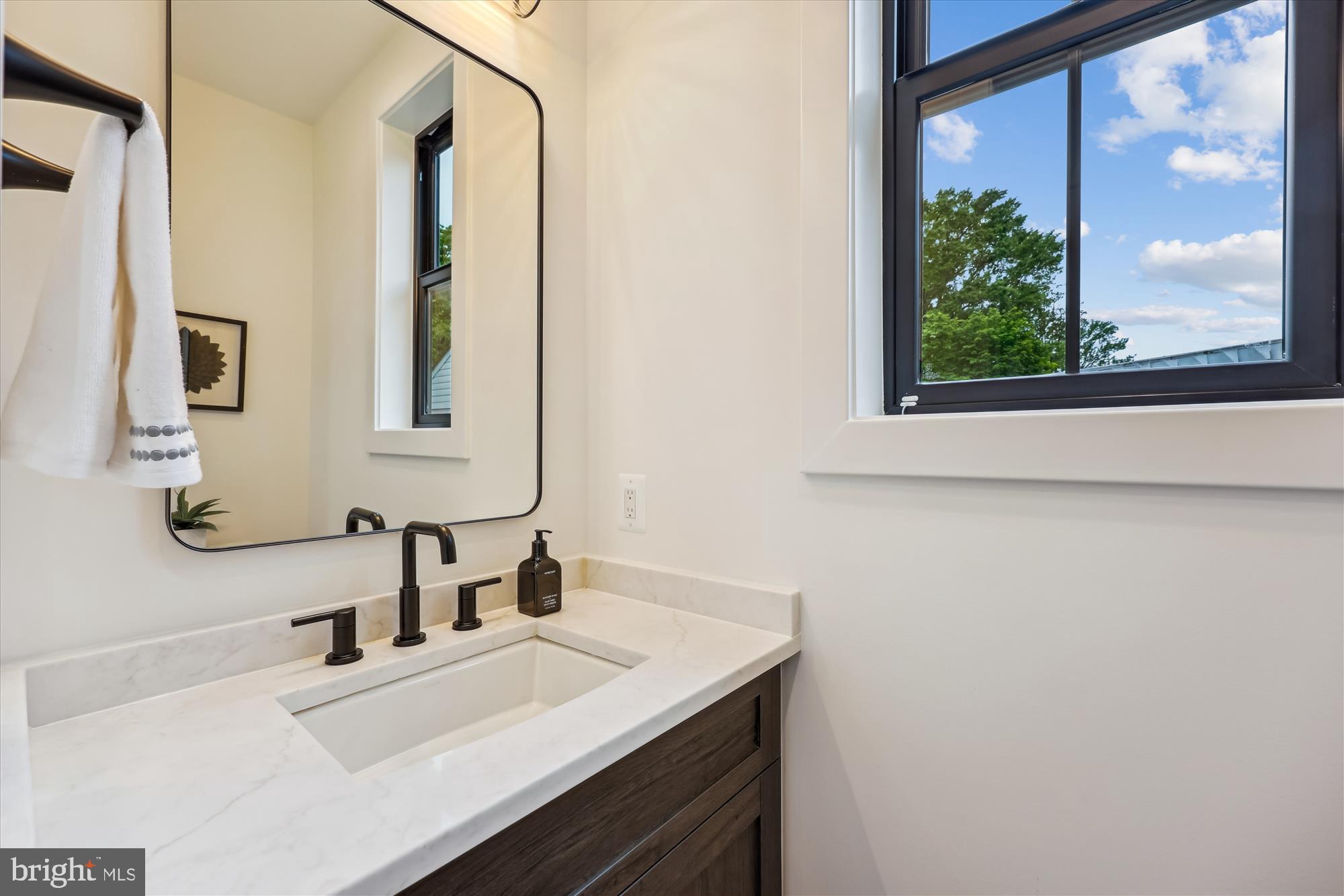 HENDRY ESTATES - Residential