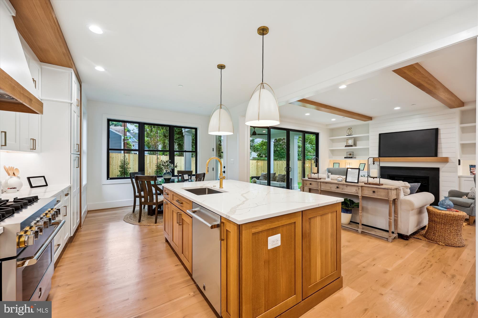 HENDRY ESTATES - Residential