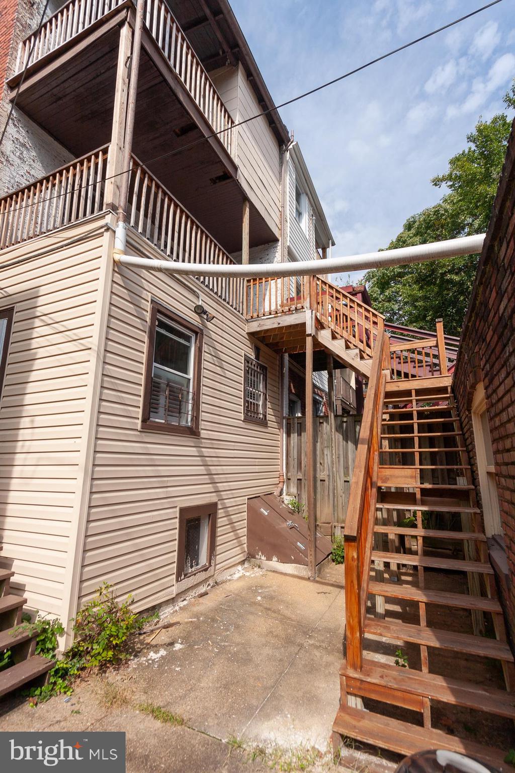 CHARLES VILLAGE - Residential Lease