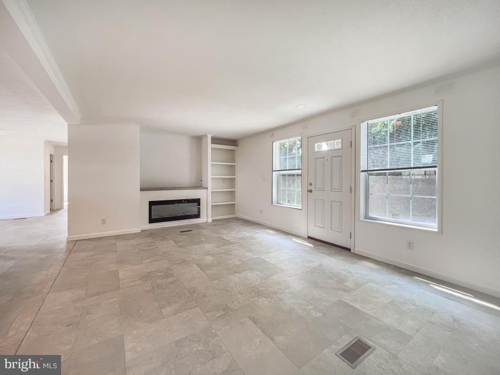 LINDALE VILLAGE - Residential