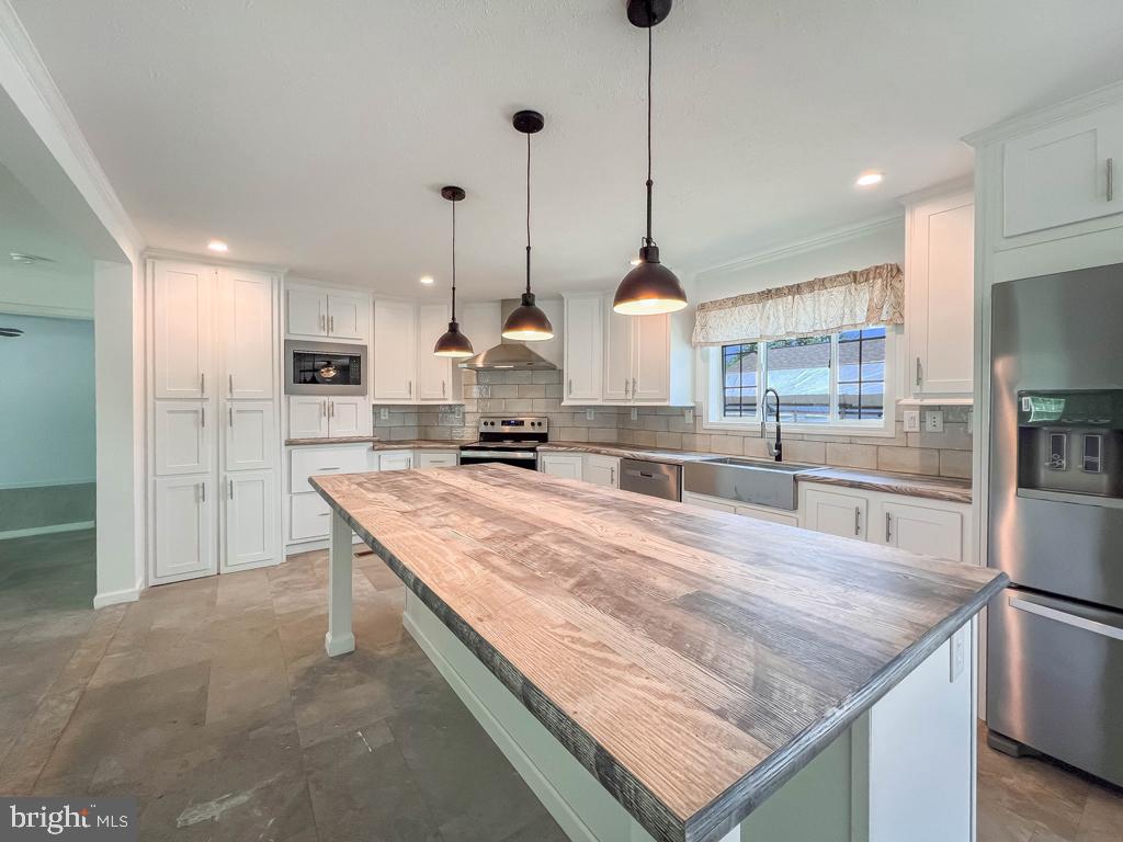 LINDALE VILLAGE - Residential