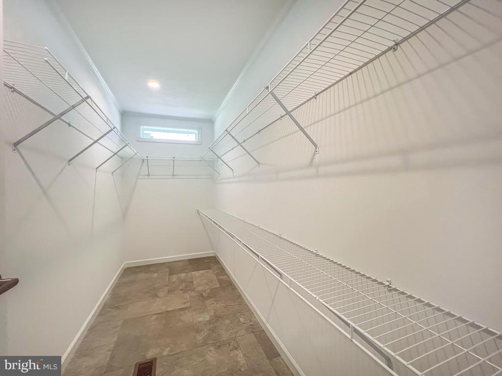 LINDALE VILLAGE - Residential