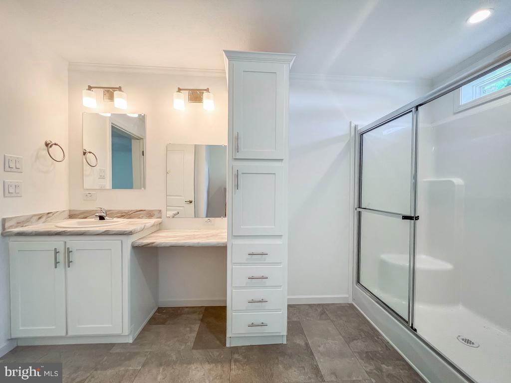 LINDALE VILLAGE - Residential