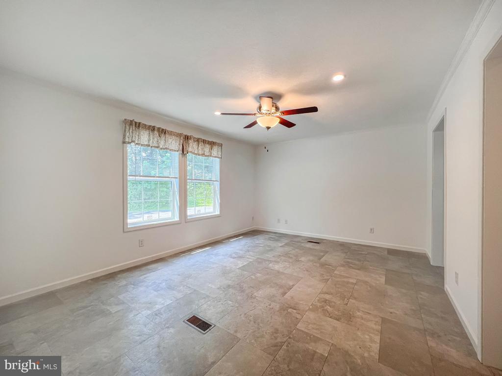 LINDALE VILLAGE - Residential