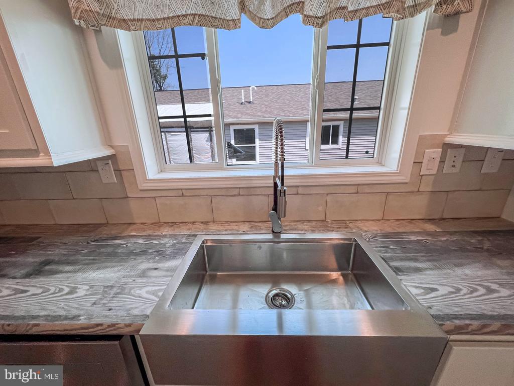 LINDALE VILLAGE - Residential