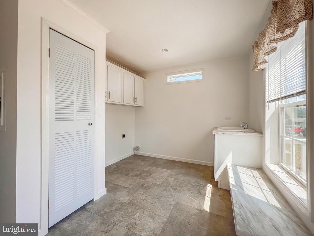 LINDALE VILLAGE - Residential