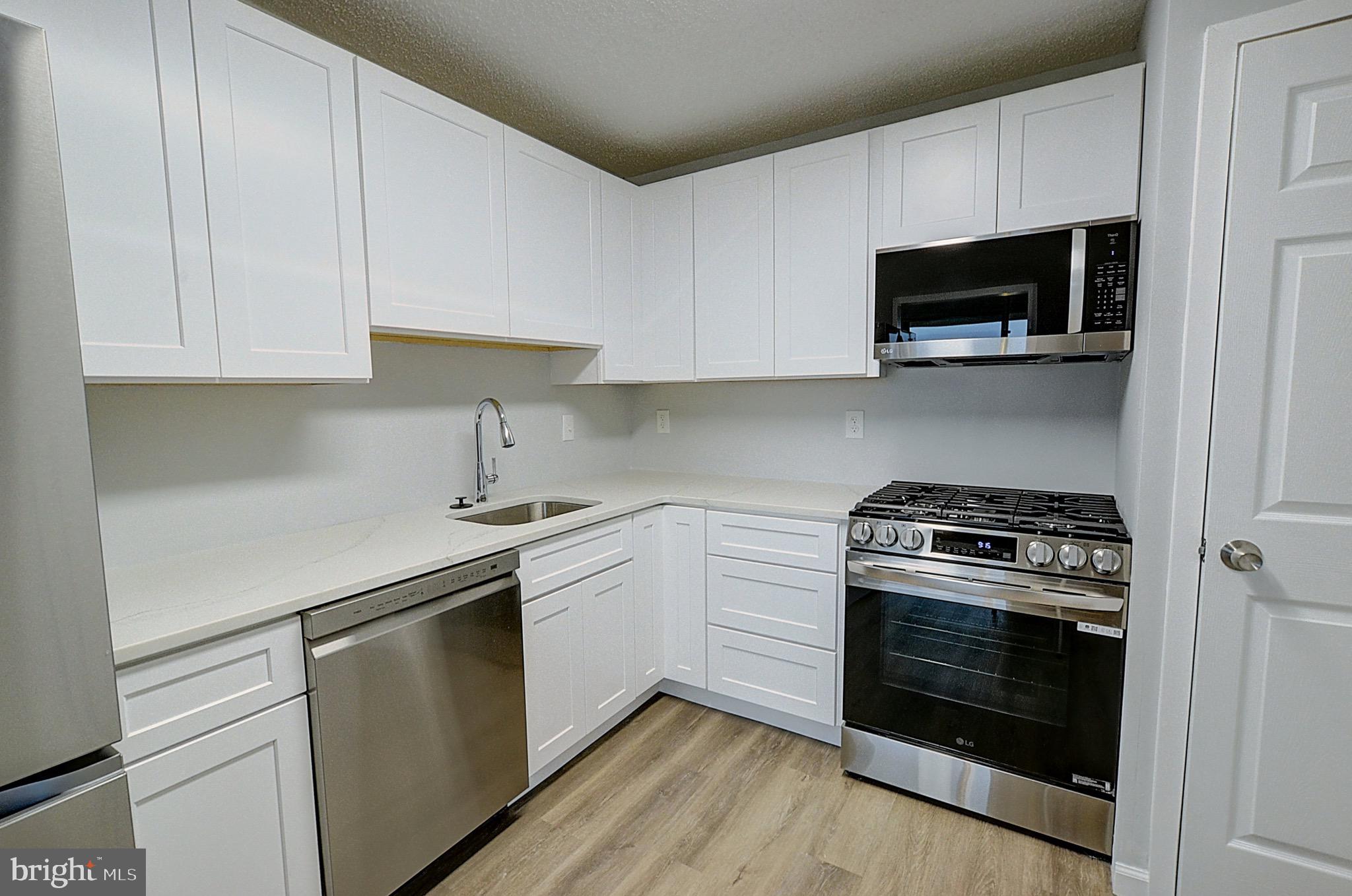 PROMENADE TOWERS - Residential