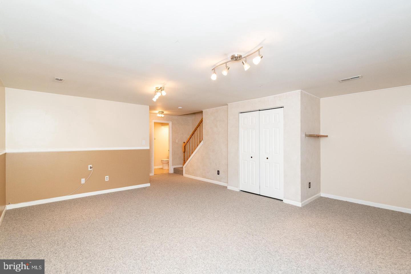 CONSTANT FRIENDSHIP - Residential Lease