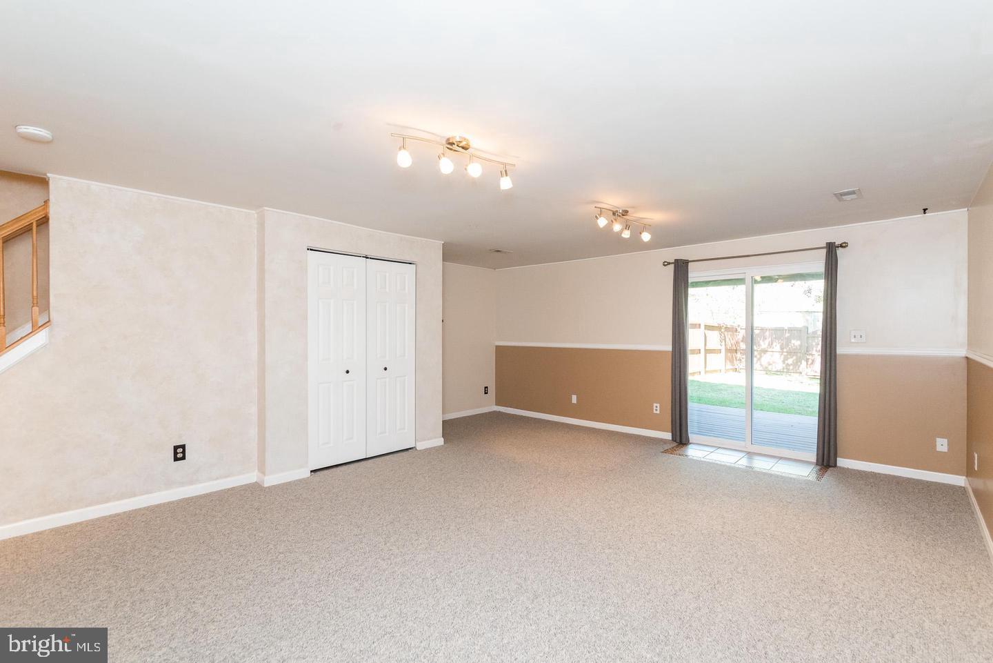 CONSTANT FRIENDSHIP - Residential Lease