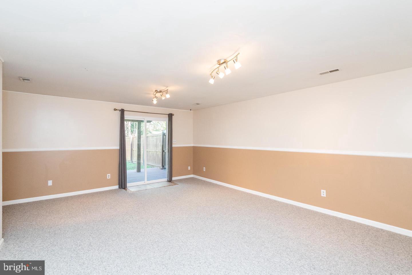 CONSTANT FRIENDSHIP - Residential Lease