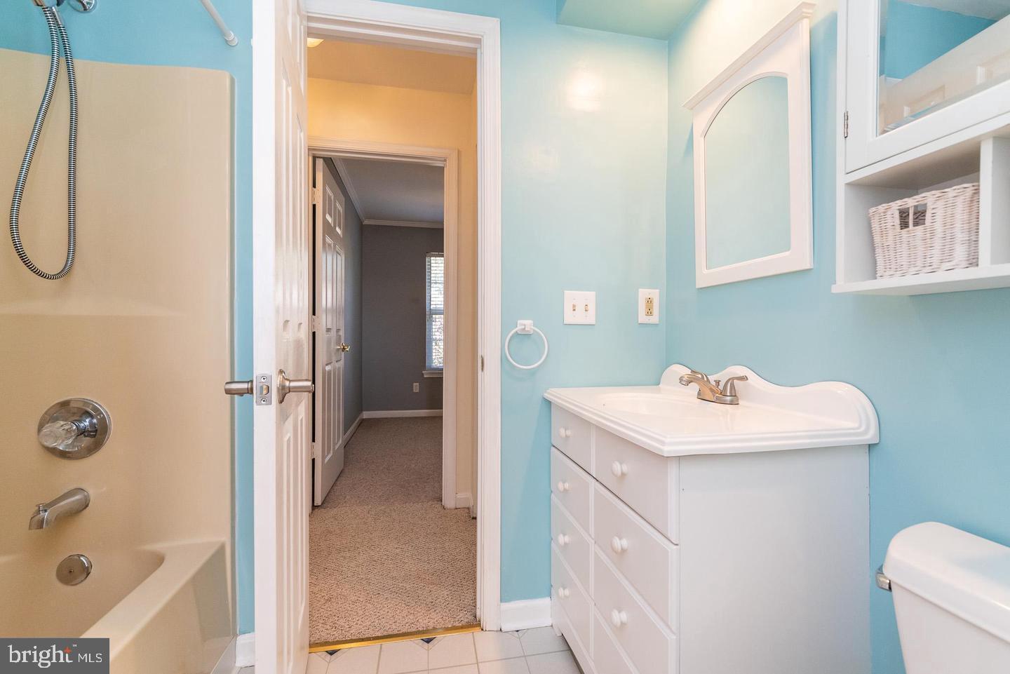 CONSTANT FRIENDSHIP - Residential Lease