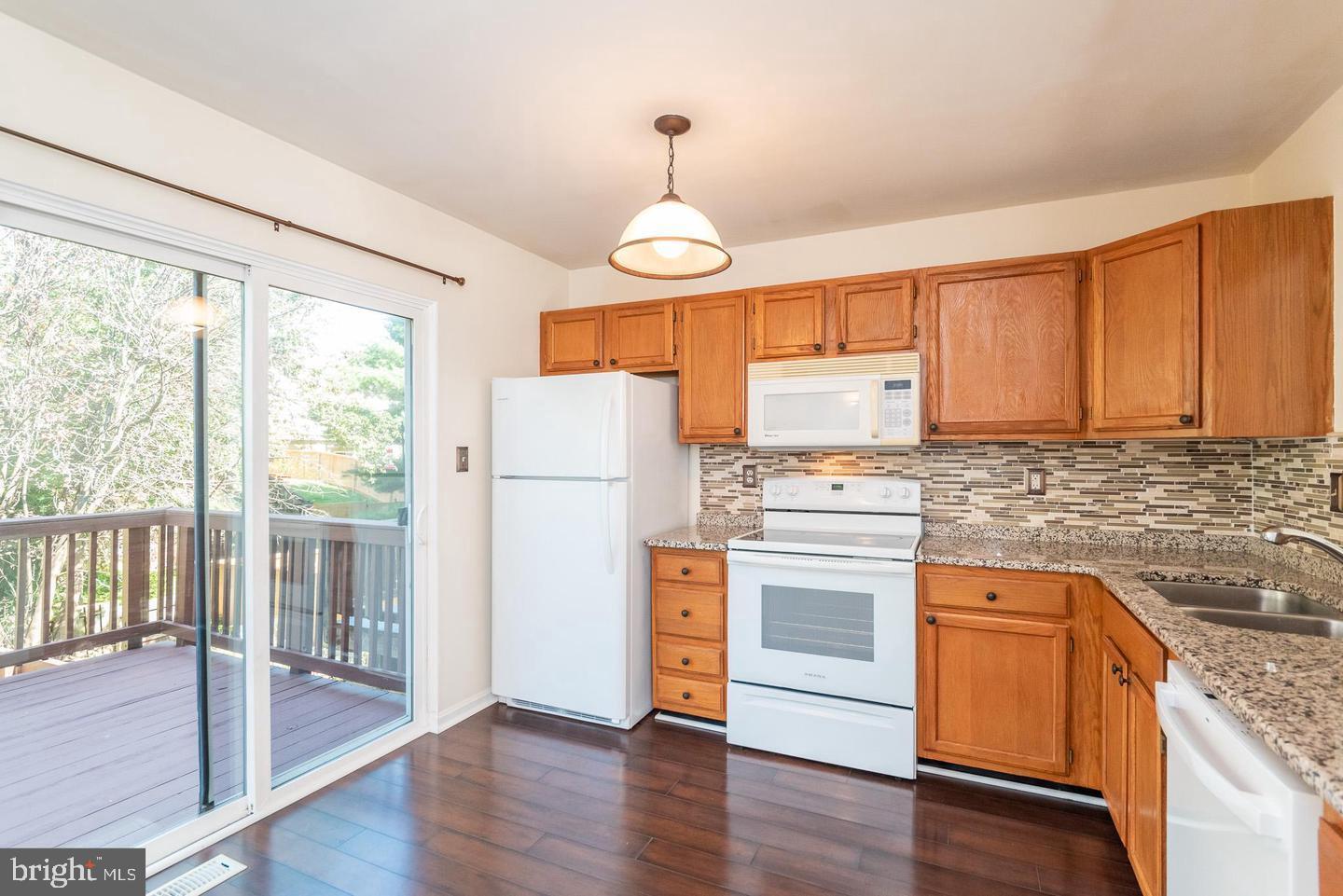 CONSTANT FRIENDSHIP - Residential Lease