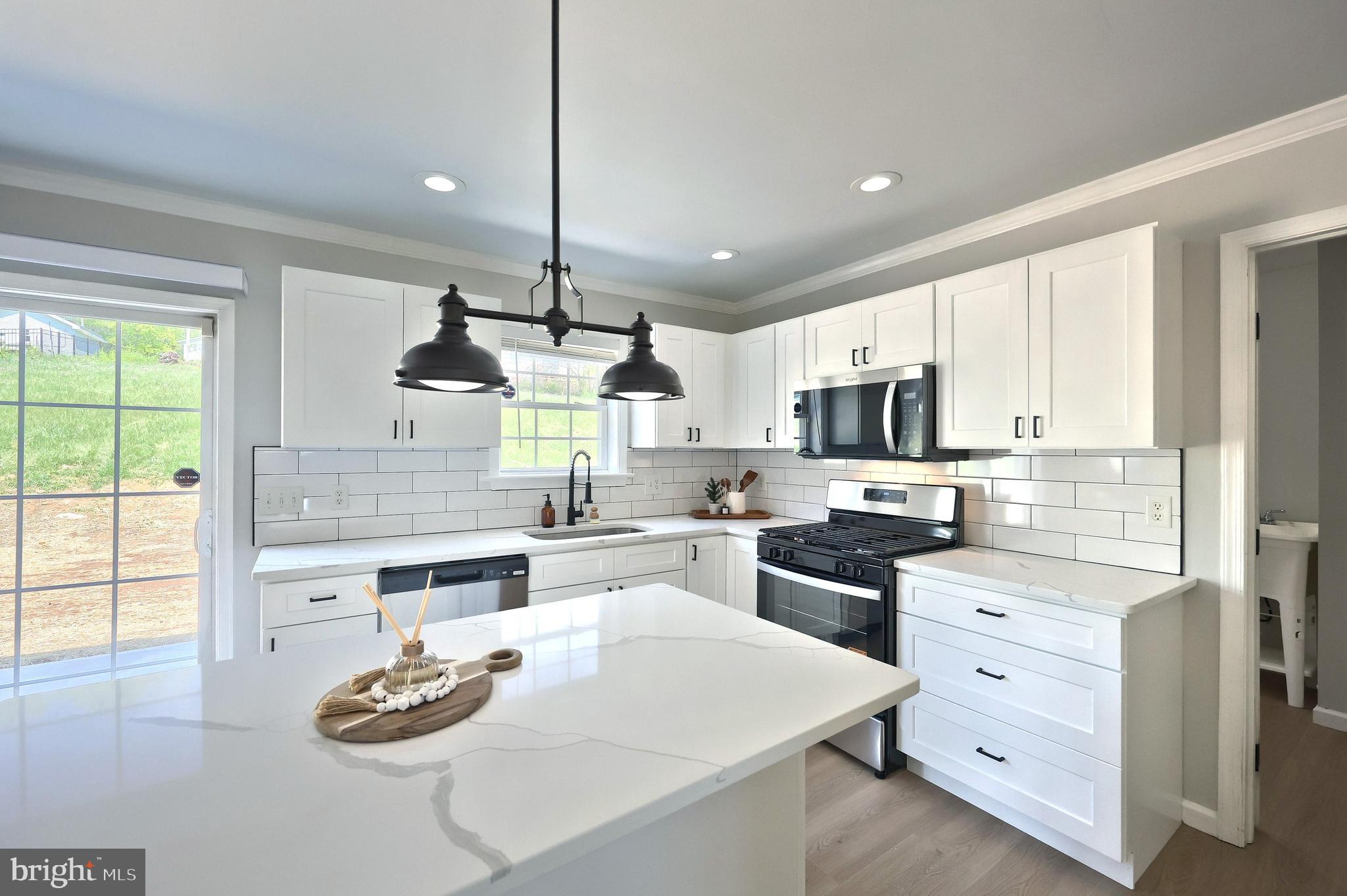 SHERMAN OAKS - Residential