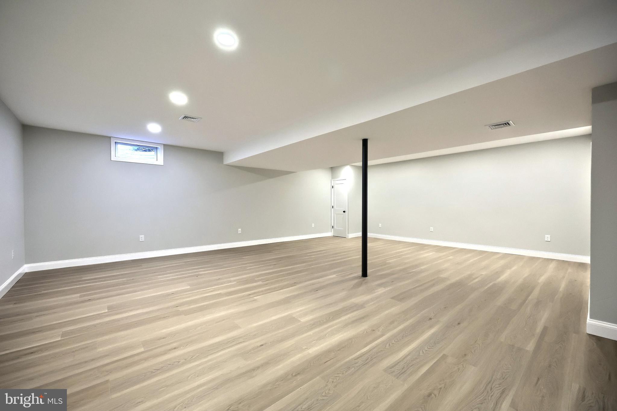 SHERMAN OAKS - Residential