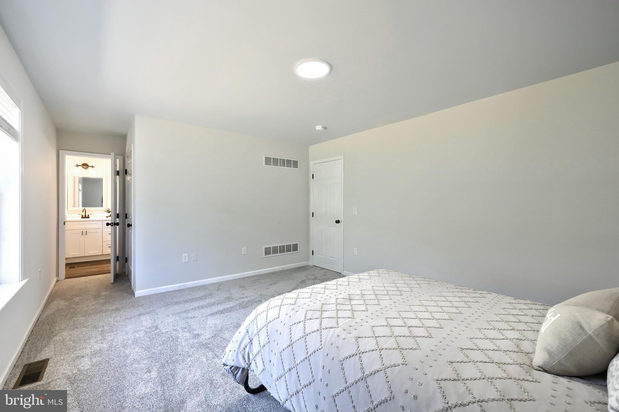 SHERMAN OAKS - Residential