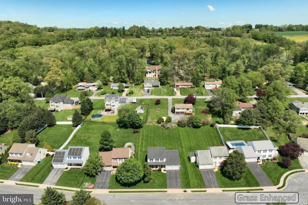 Photo of 530 Silver Maple Court, MOUNT WOLF, PA 17347 (MLS # PAYK2102392)
