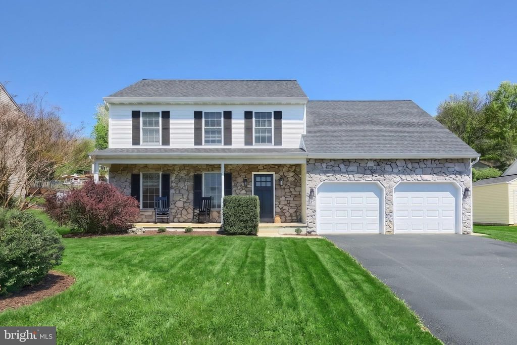Photo of 530 Silver Maple Court, MOUNT WOLF, PA 17347 (MLS # PAYK2102392)