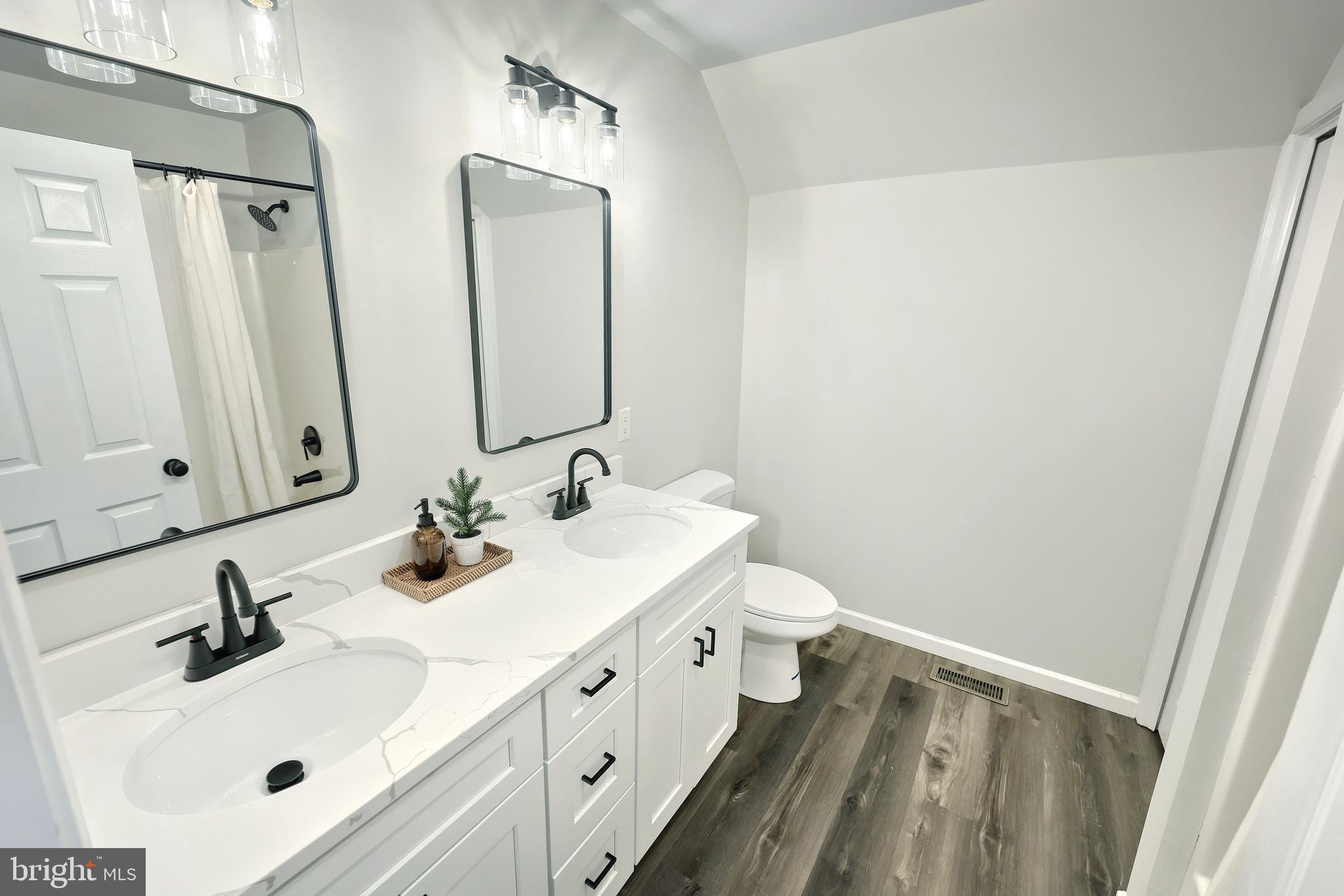 SHERMAN OAKS - Residential