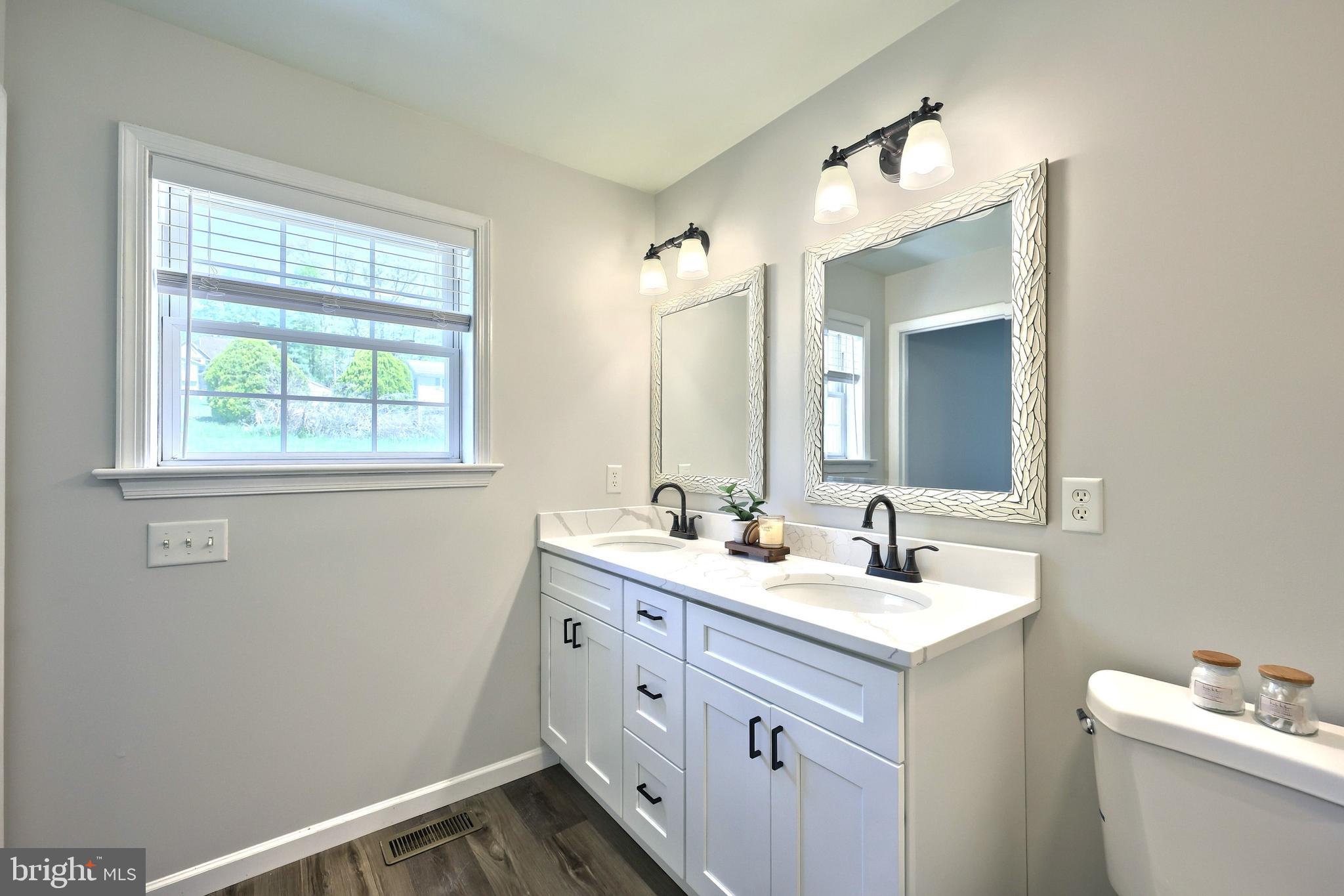 SHERMAN OAKS - Residential