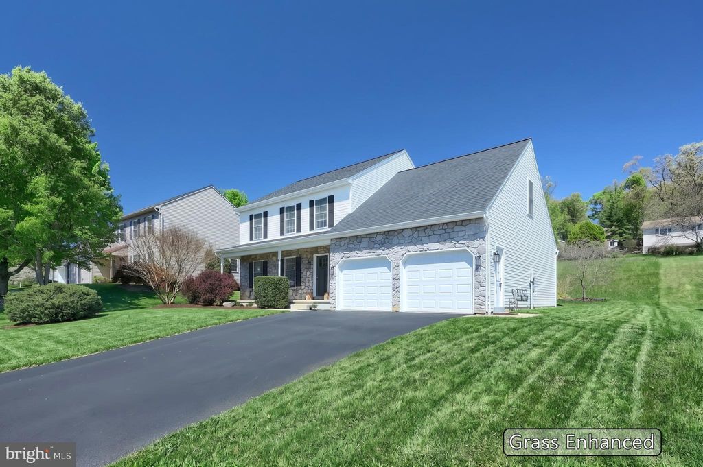 Photo of 530 Silver Maple Court, MOUNT WOLF, PA 17347 (MLS # PAYK2102392)
