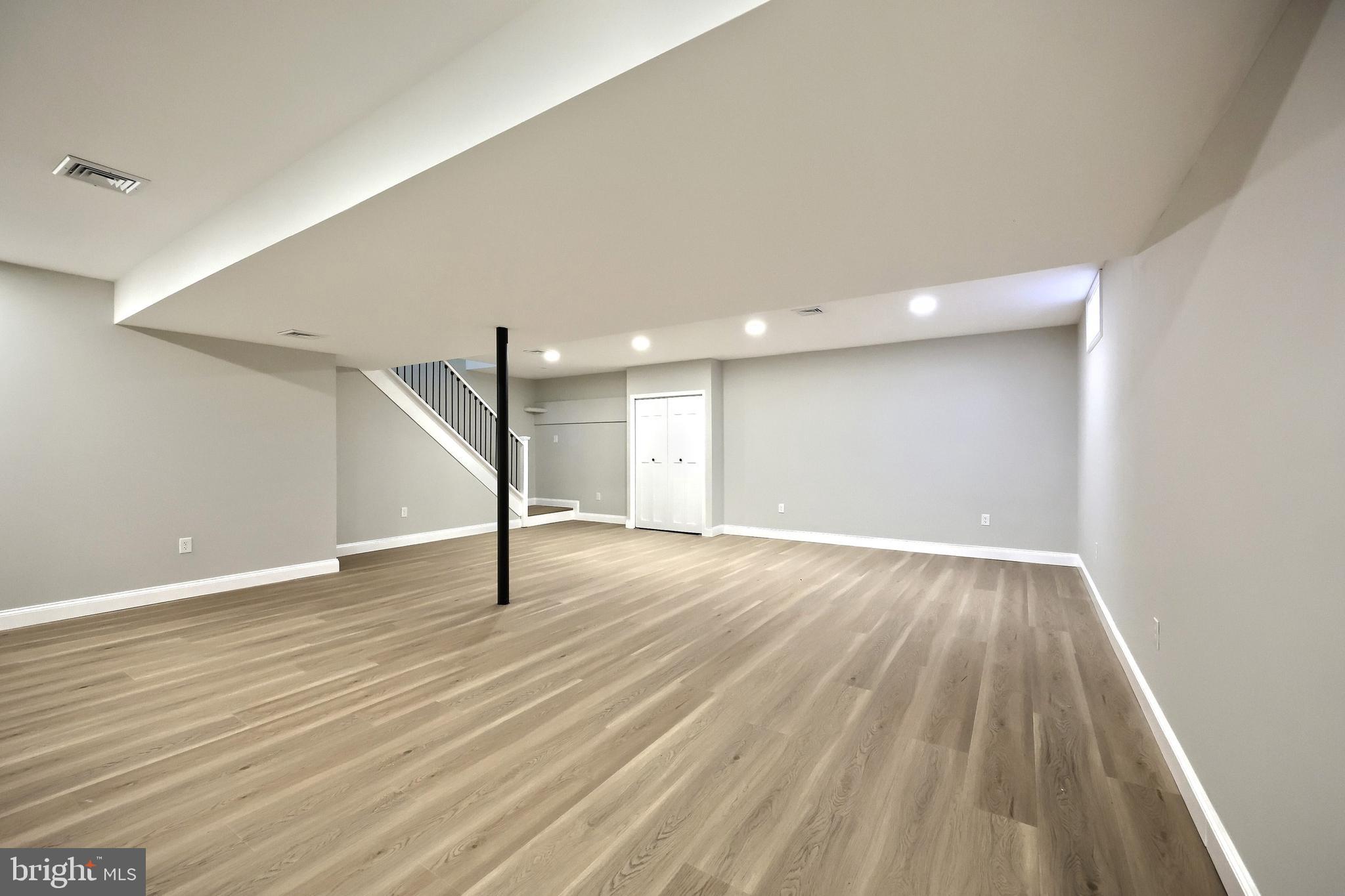 SHERMAN OAKS - Residential