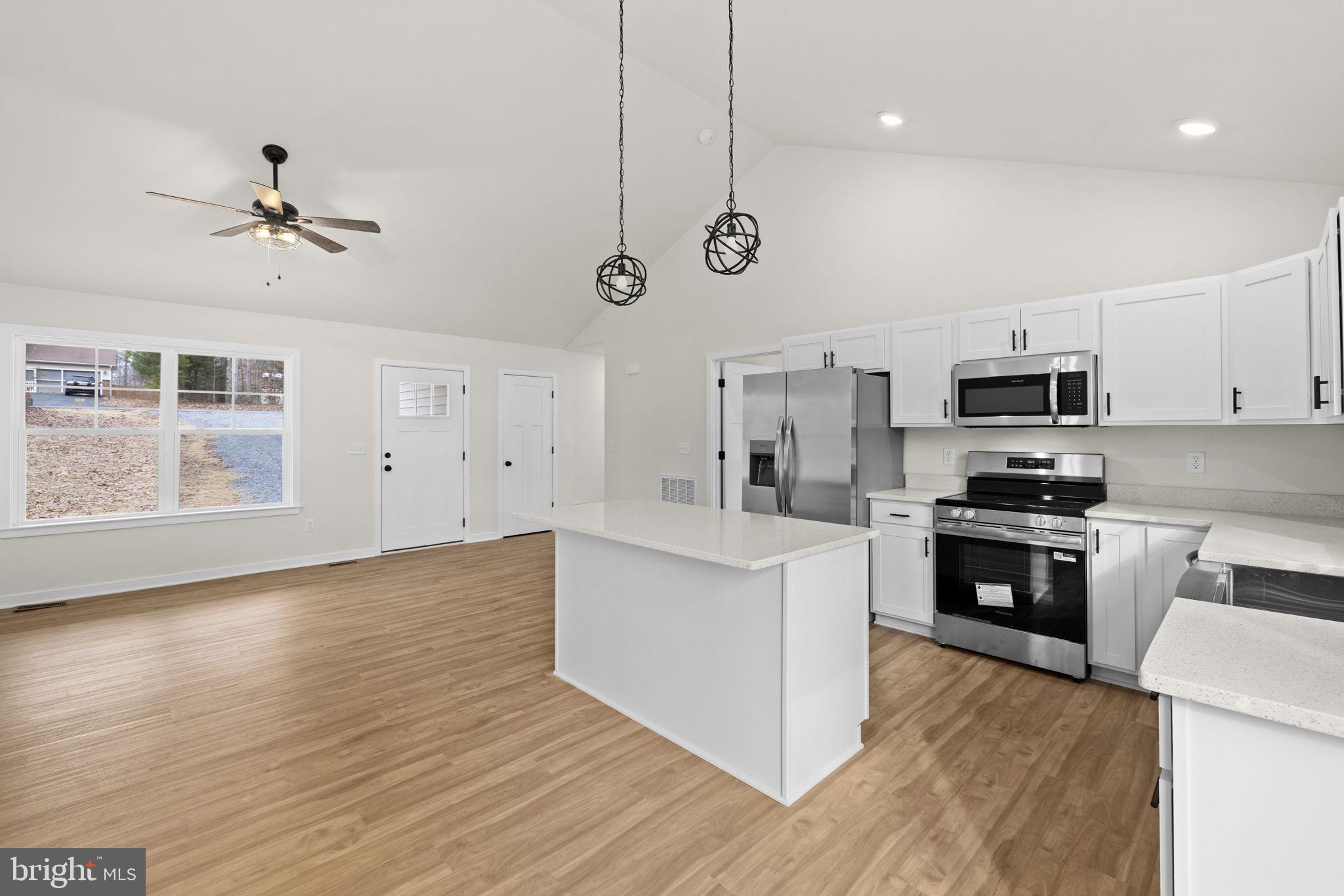 LAKE LAND OR - Residential