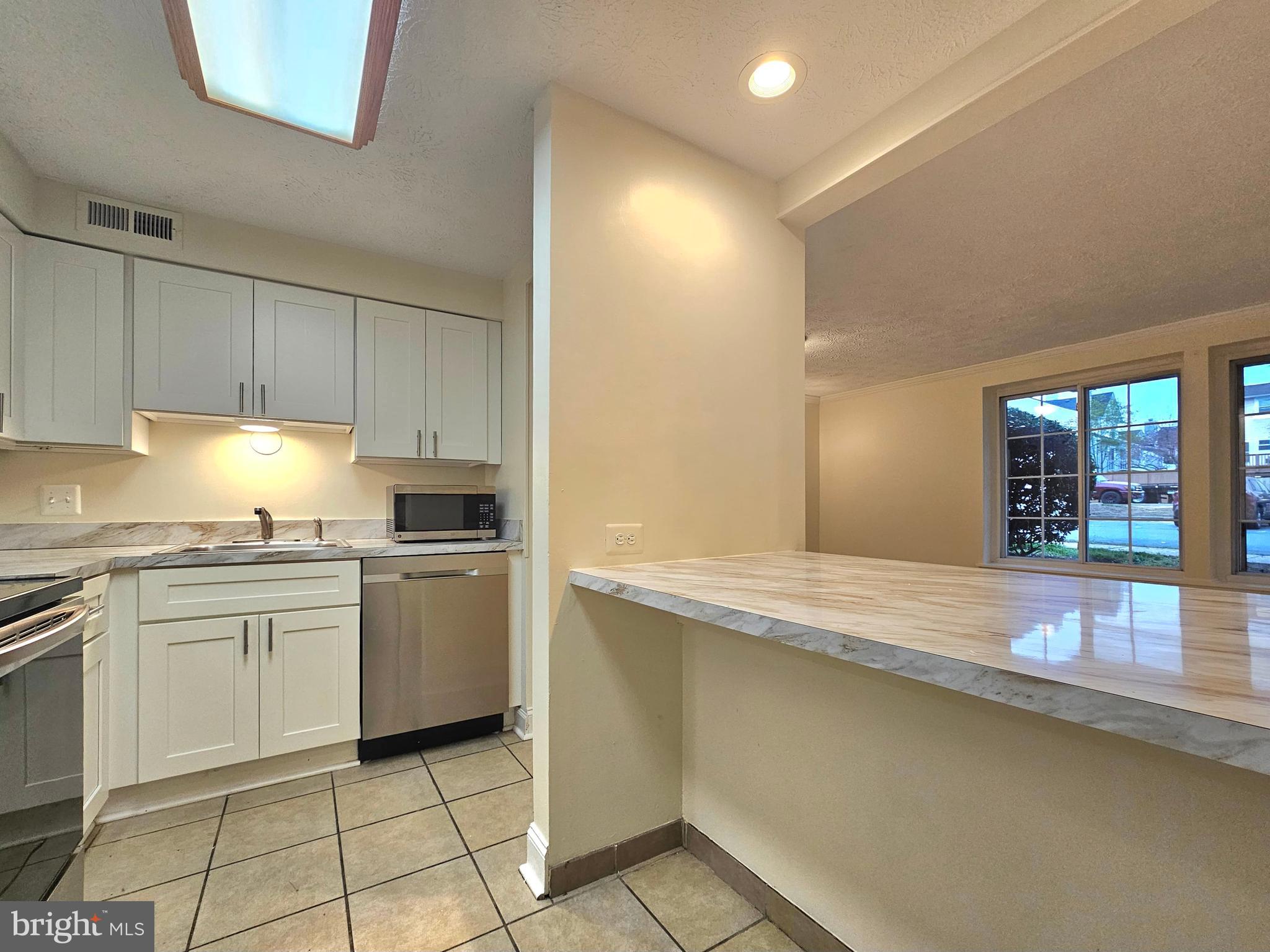 MOUNT VERNON LAKES CONDO - Residential Lease