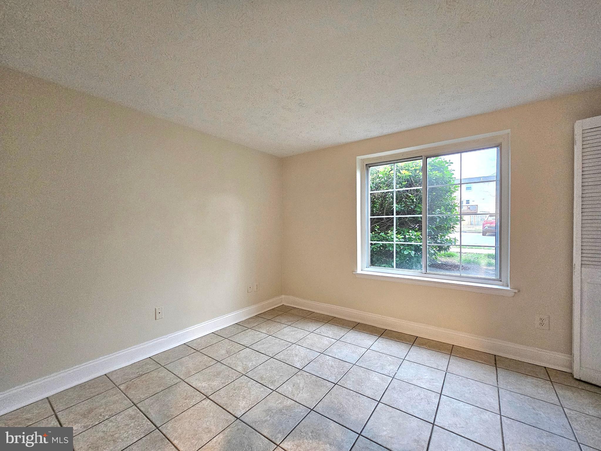 MOUNT VERNON LAKES CONDO - Residential Lease