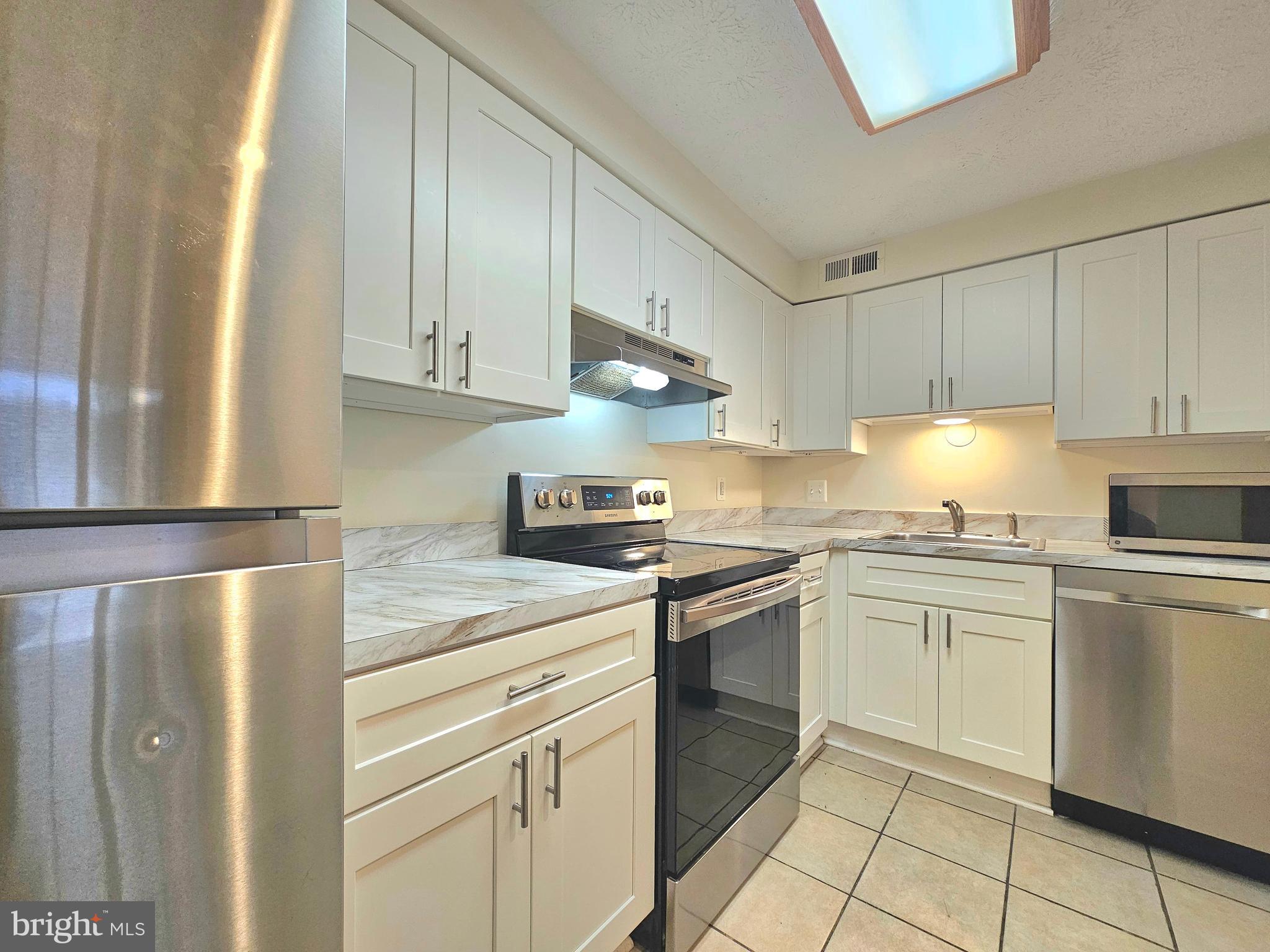 MOUNT VERNON LAKES CONDO - Residential Lease