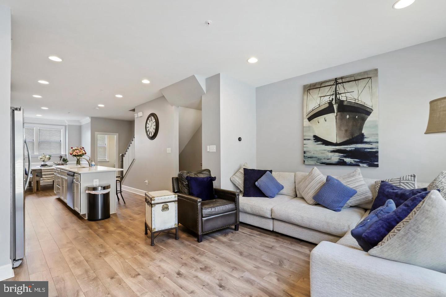 RIVERDALE PARK STATION - Residential