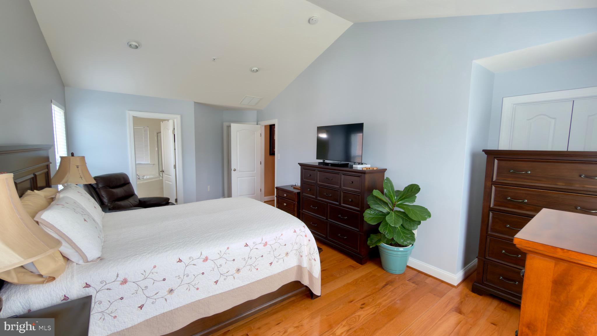 COLONIAL ESTATES II - Residential