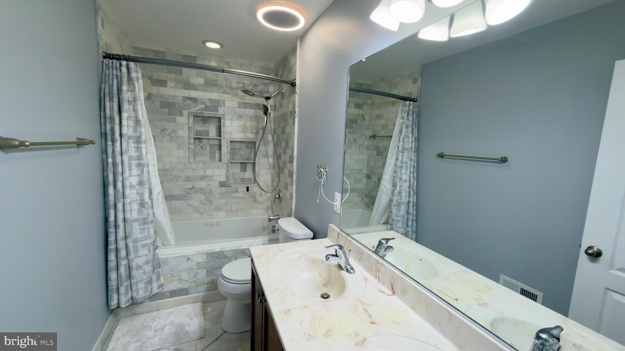 COLONIAL ESTATES II - Residential