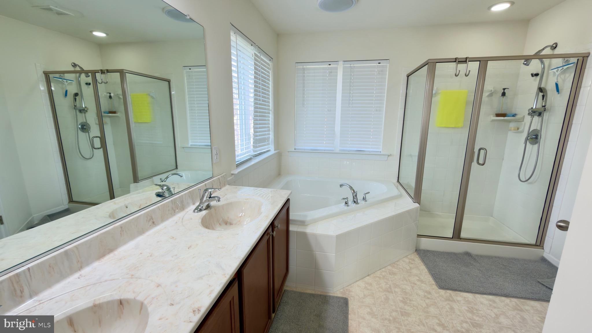 COLONIAL ESTATES II - Residential