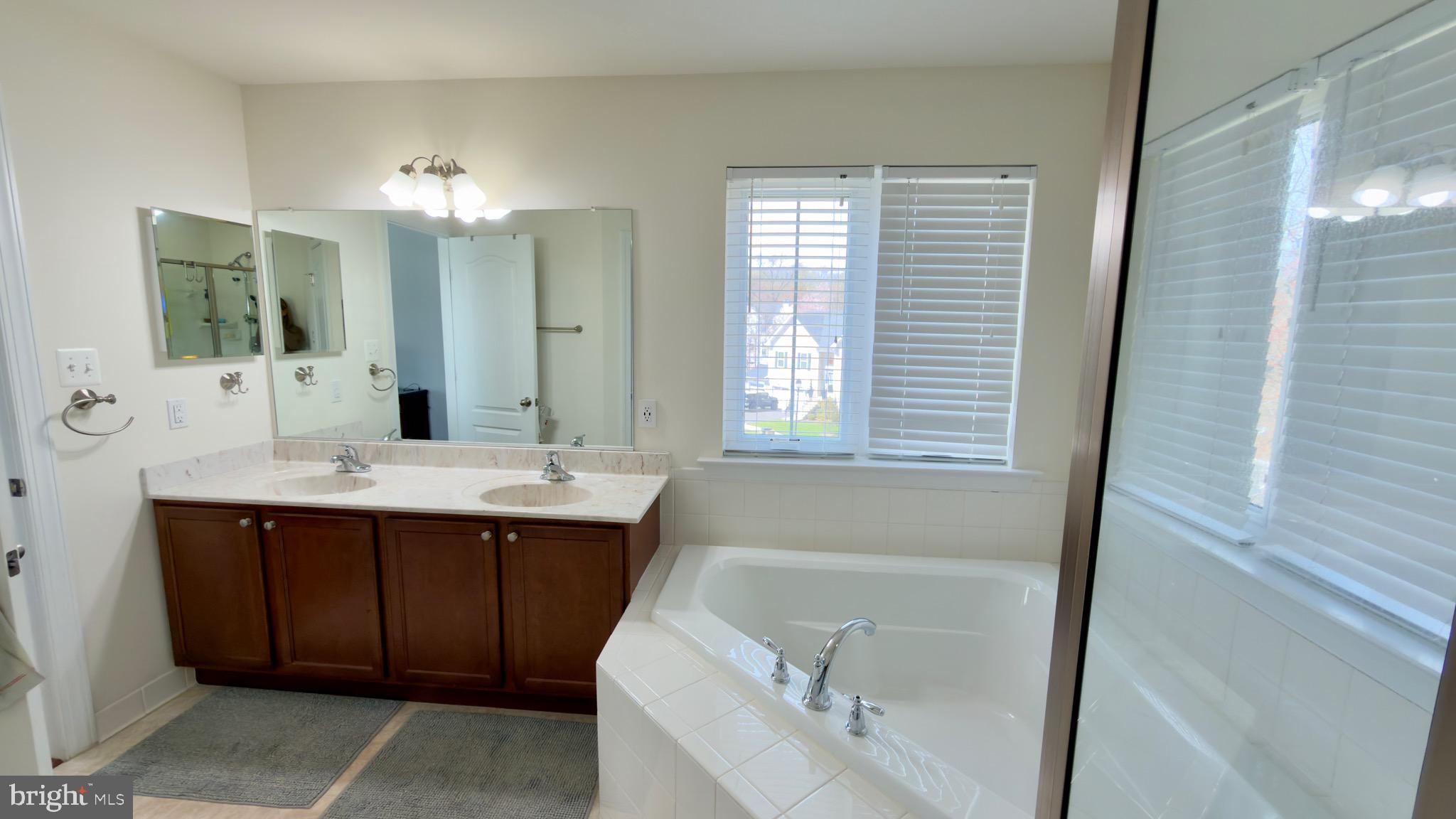 COLONIAL ESTATES II - Residential