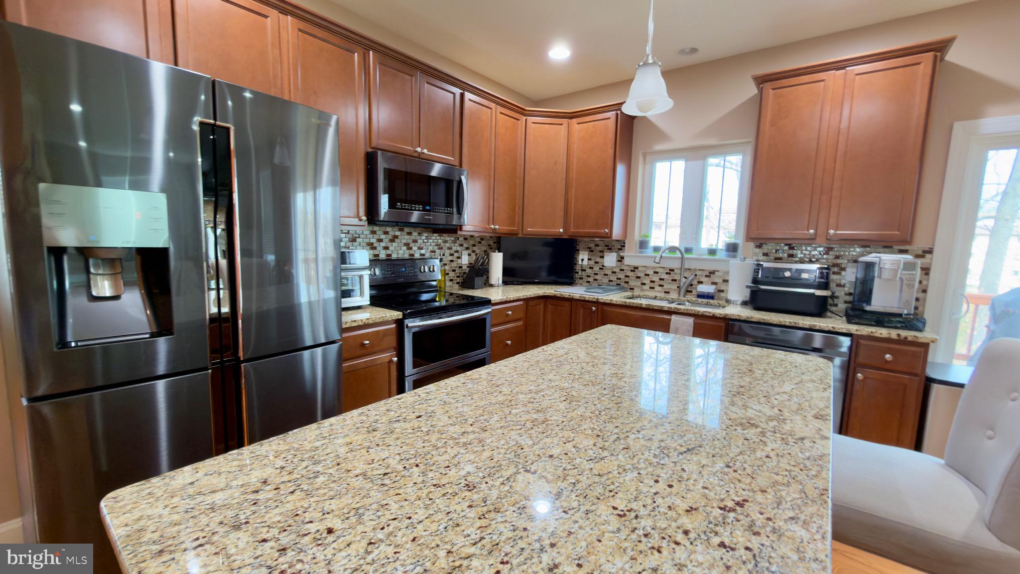 COLONIAL ESTATES II - Residential