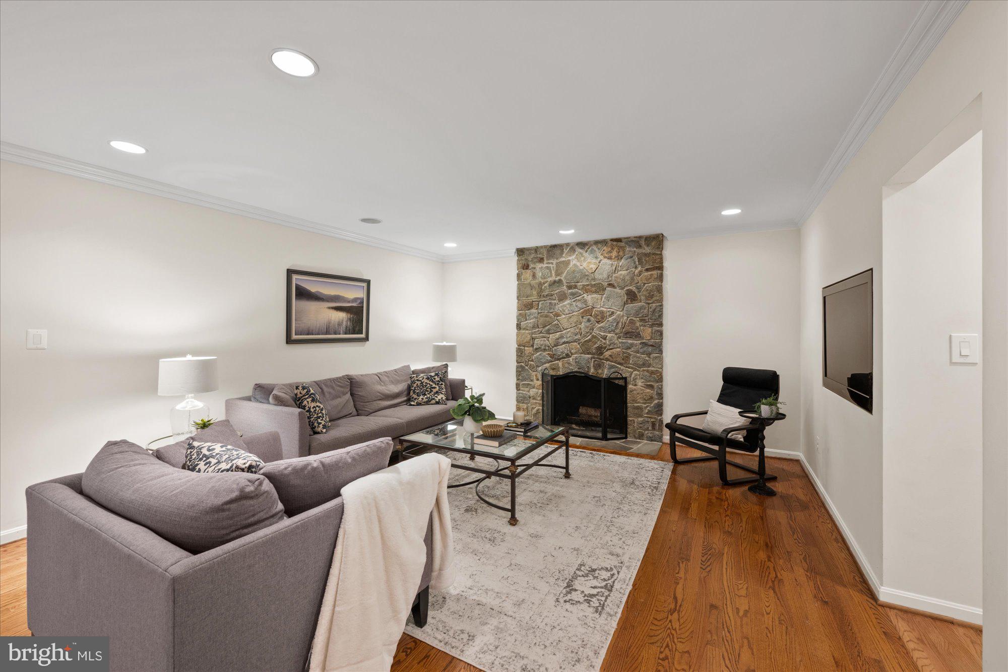 RIVER FALLS - Residential