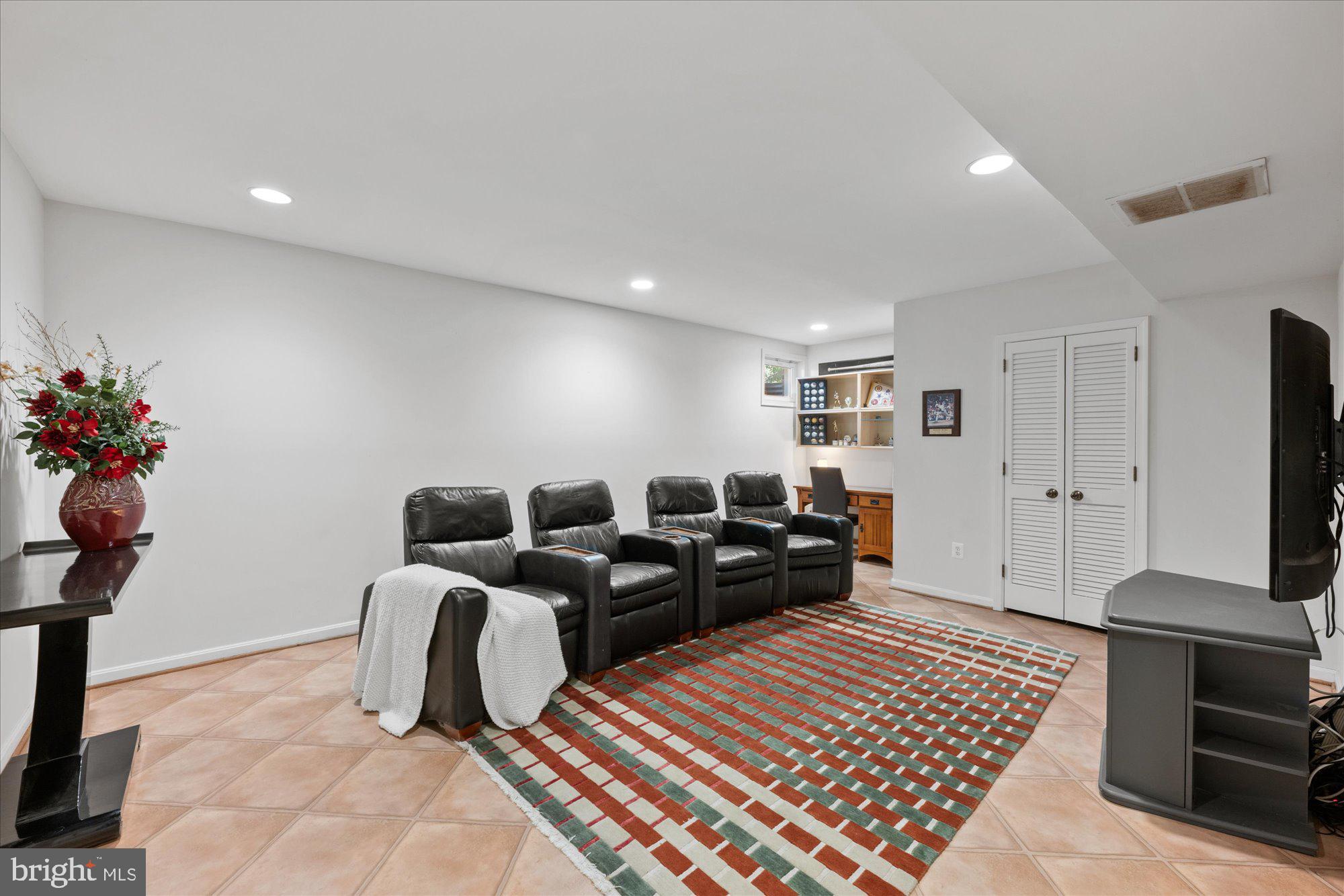 RIVER FALLS - Residential