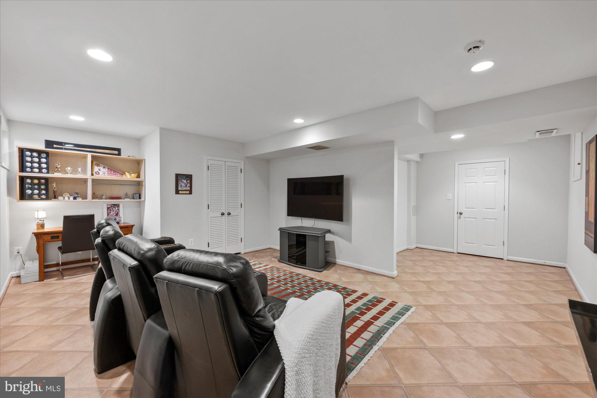 RIVER FALLS - Residential