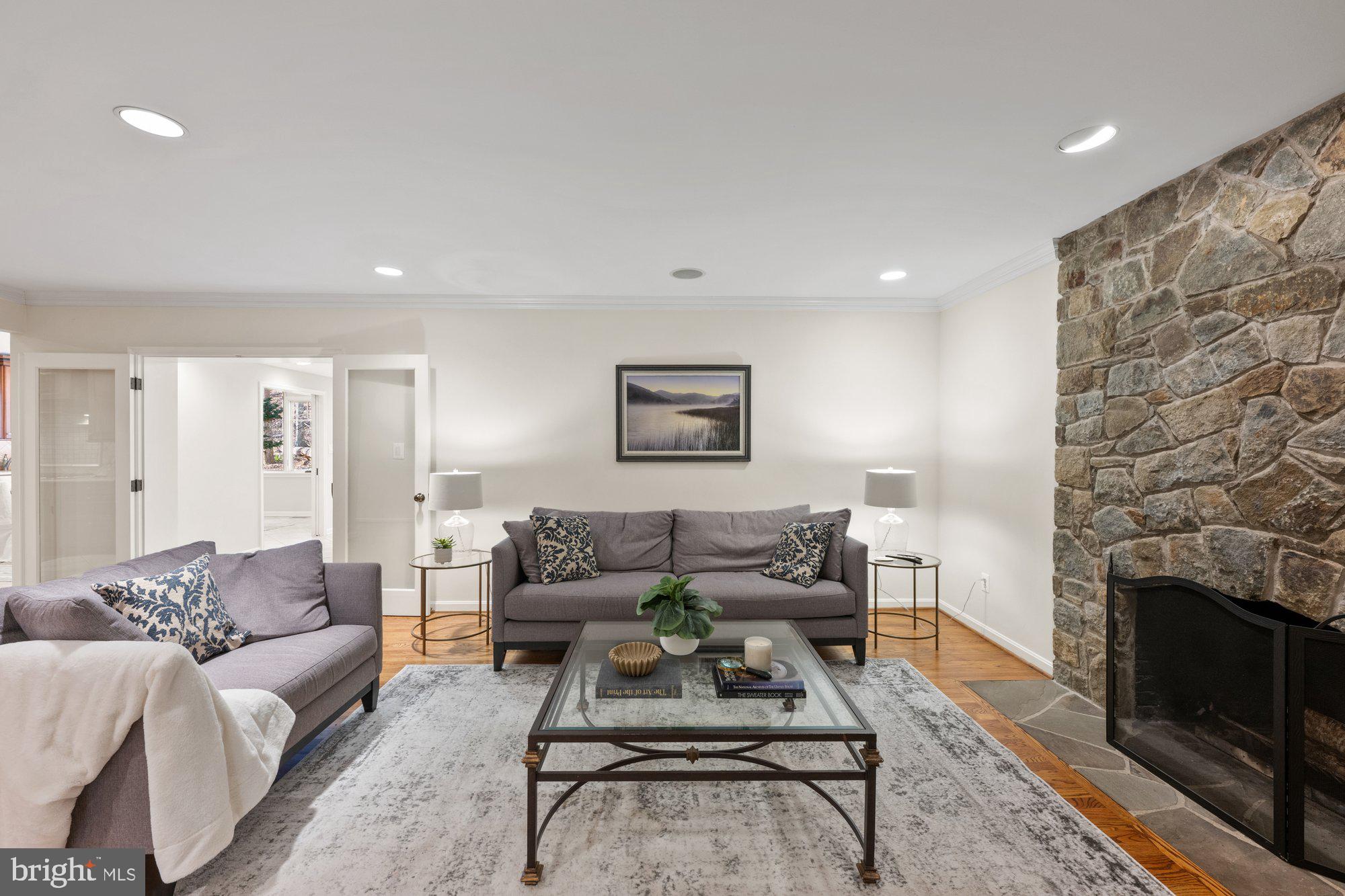 RIVER FALLS - Residential