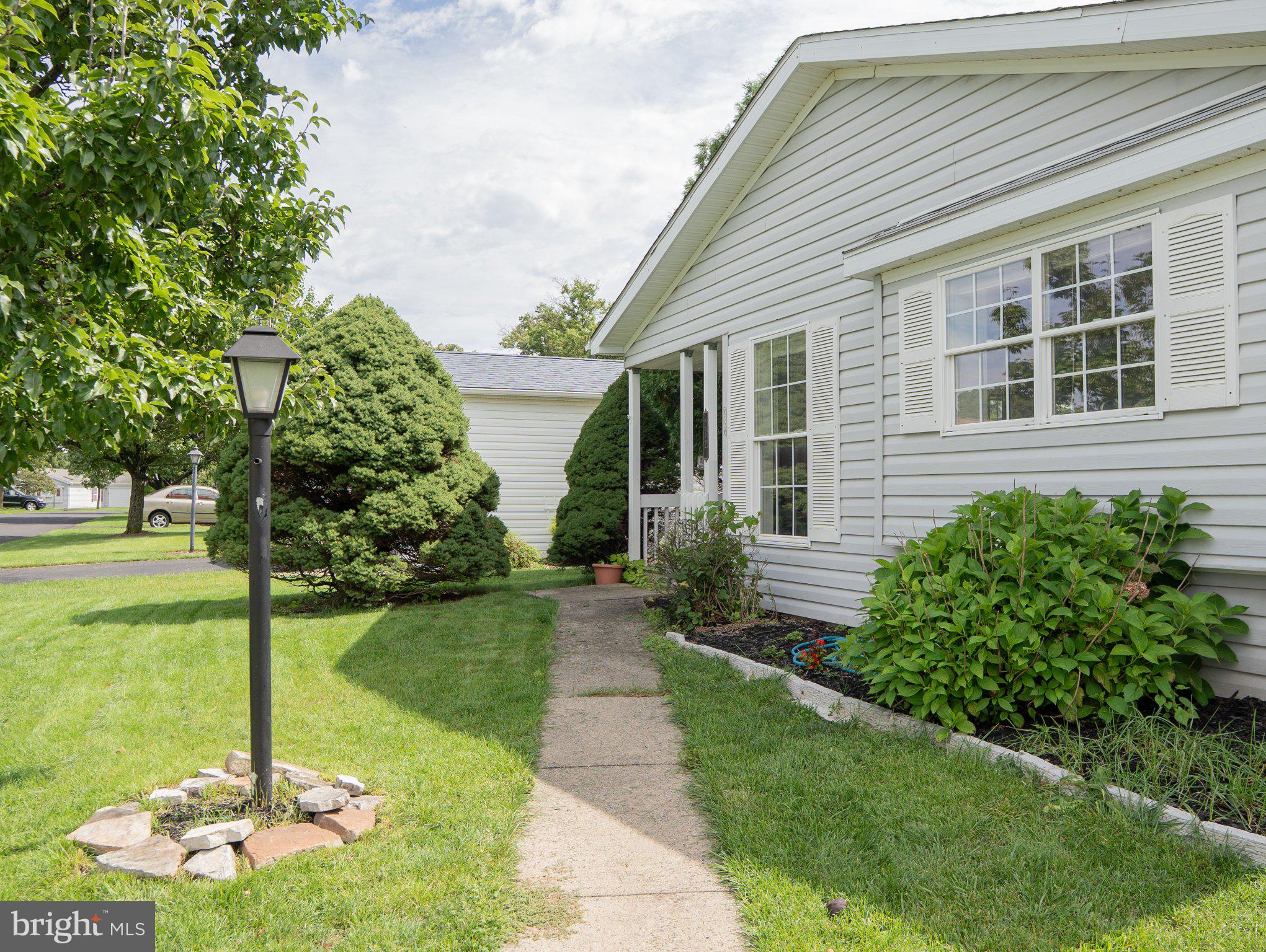 232 THRUSH CIRCLE