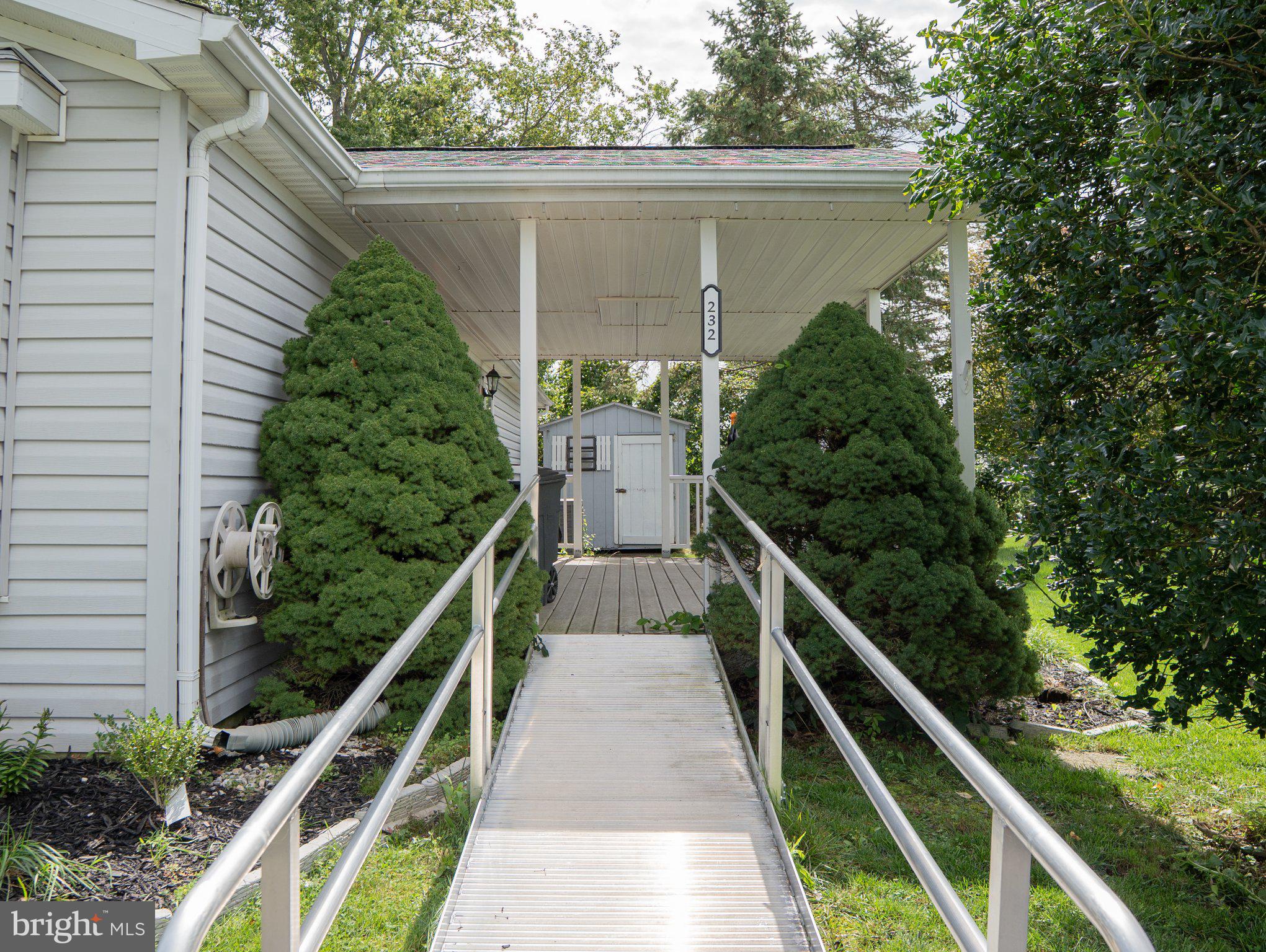 232 THRUSH CIRCLE