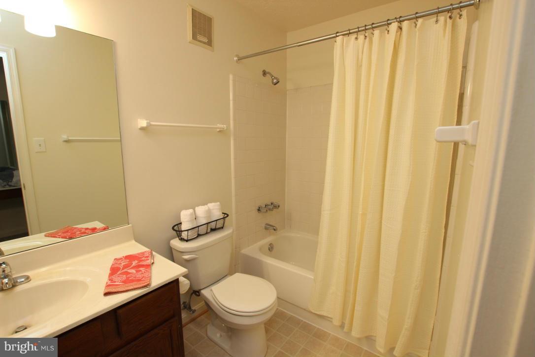 THE OAKTON - Residential Lease