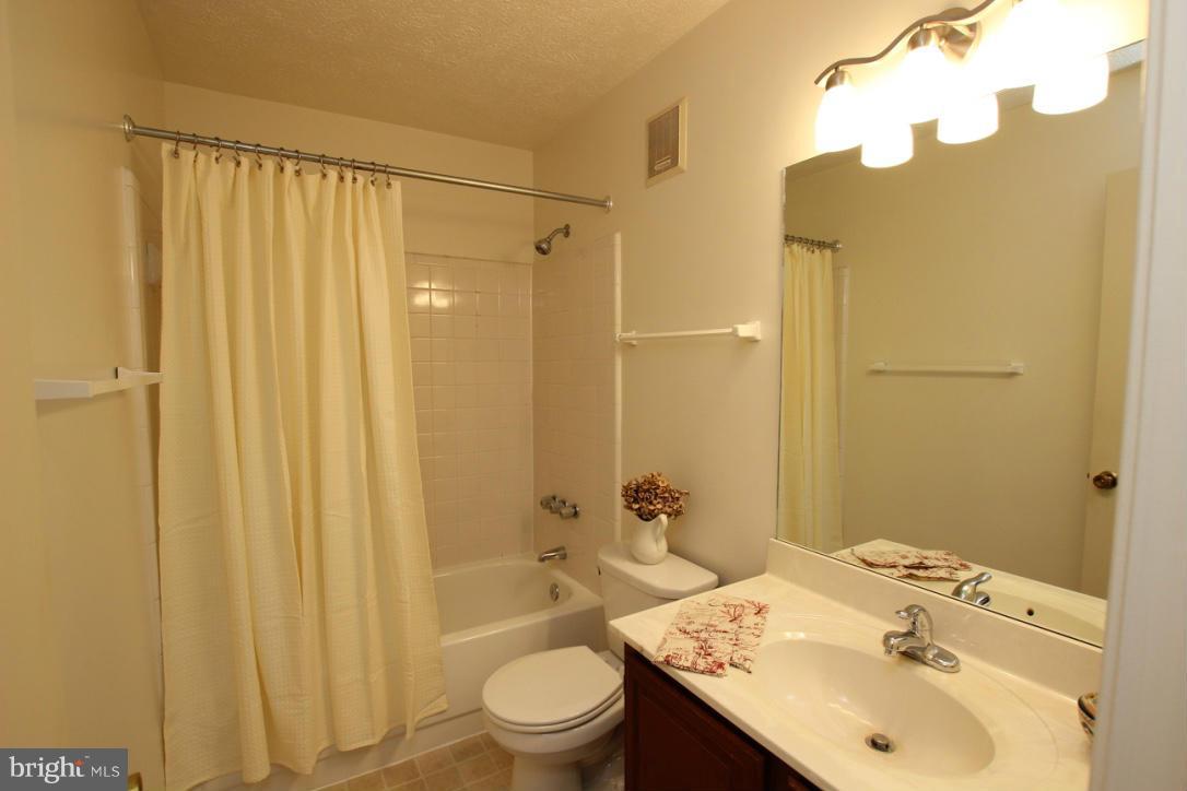 THE OAKTON - Residential Lease