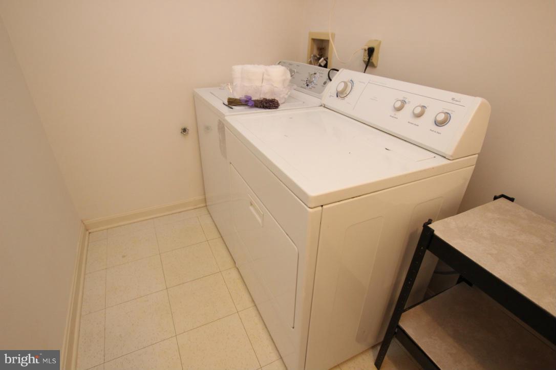 THE OAKTON - Residential Lease